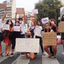 Cientos de personas volvieron a manifestarse contra la venta de Costa Salguero