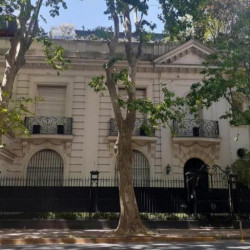 Vecinos de Belgrano se oponen a la construcción de una torre donde hay una mansión histórica