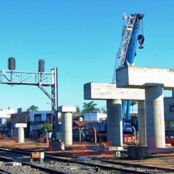Nuevos puentes vehiculares sobre el tren Sarmiento en el límite entre Ituzaingó y Merlo: cuándo se habilitan
