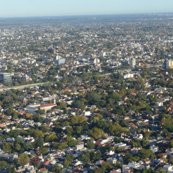 Urbanización tardía y aumento de la desigualdad: análisis del censo sobre el área más poblada de Argentina
