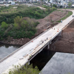Etapa final de la mega obra de un puente clave entre Tres de Febrero y Hurlingham sobre el Arroyo Morón: cuándo prevén terminarlo