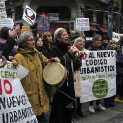 La presentación oficial y las objeciones de las organizaciones vecinales