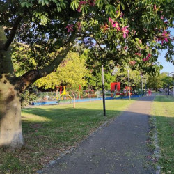 Vecinos alertan que “tres plazas del Parque Goyeneche corren peligro” con los cambios al Código Urbanístico