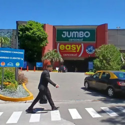Inmobiliaria del Gobierno subasta importante predio de famoso supermercado