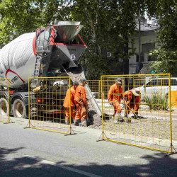 Construyen los carriles del TramBus que pasará por Almagro y Boedo
