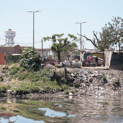Los costos del fin del Estado en los barrios populares: «Volvió el olor al Riachuelo»