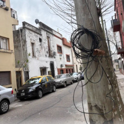 El GCBA avanza con un plan para ordenar el cableado aéreo junto a empresas de telecomunicaciones