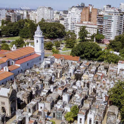 Recoleta: la Ciudad concesiona una bóveda del Cementerio para instalar un local de gastronomía