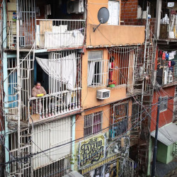 Llega al Congreso el proyecto para barrios populares
